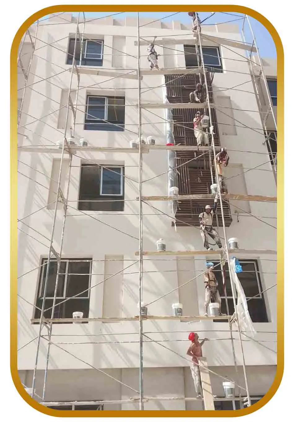 تنفيذ واجهة زجاجية لمبنى إداري